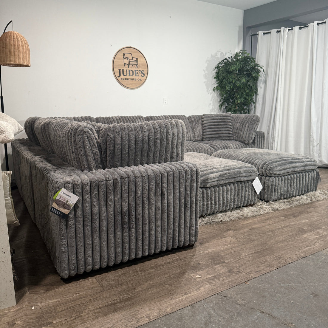 Thomasville Fluffy Lowell 8-piece Modular Sectional
