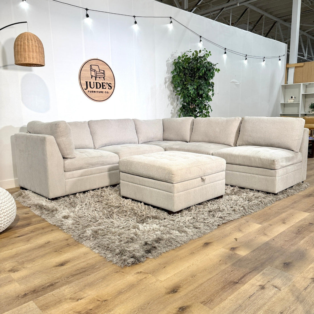Thomasville Tisdale Modular Sectional 6-piece Beige with Storage Ottoman
