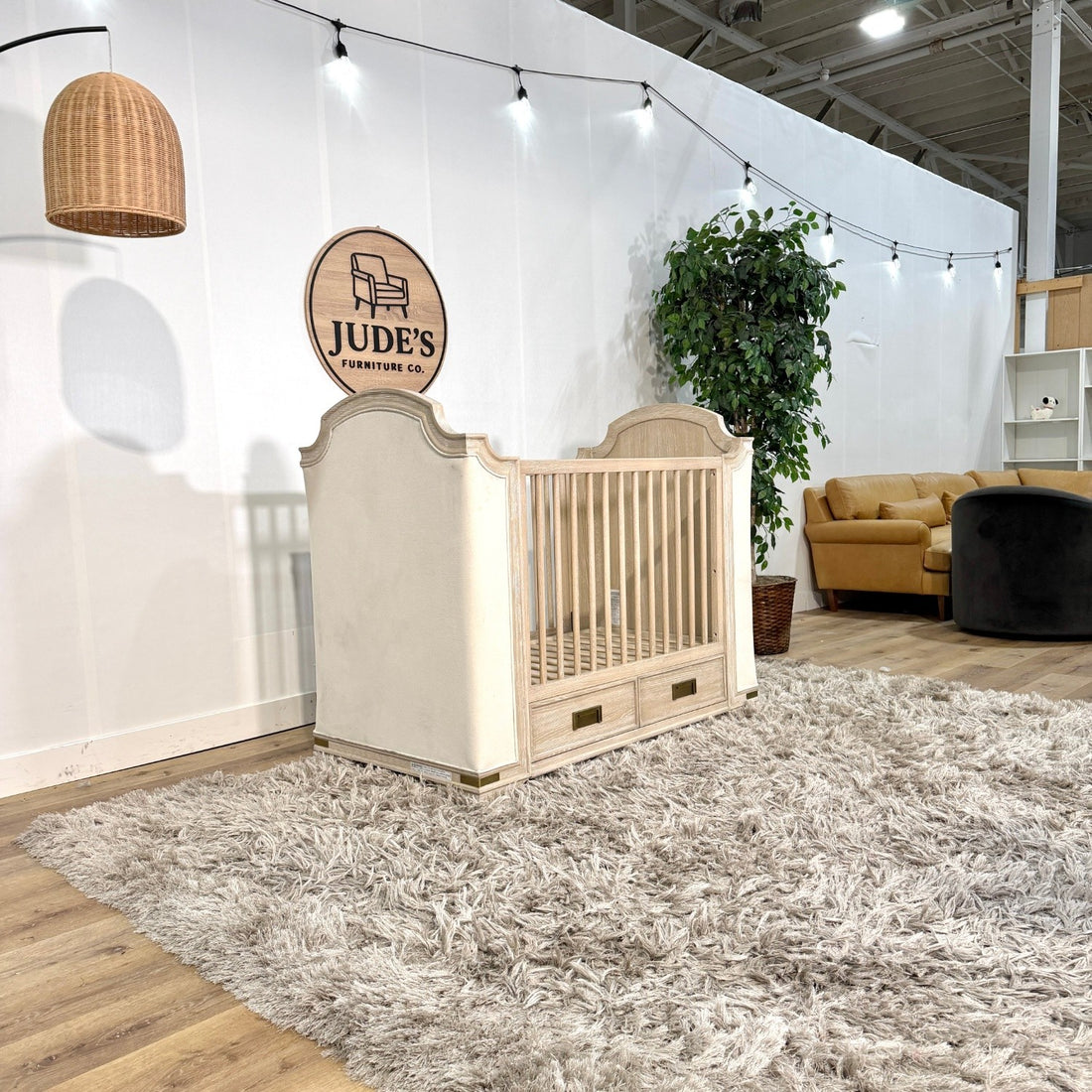 Bellini Crib wth Drawers - Free Delivery!
