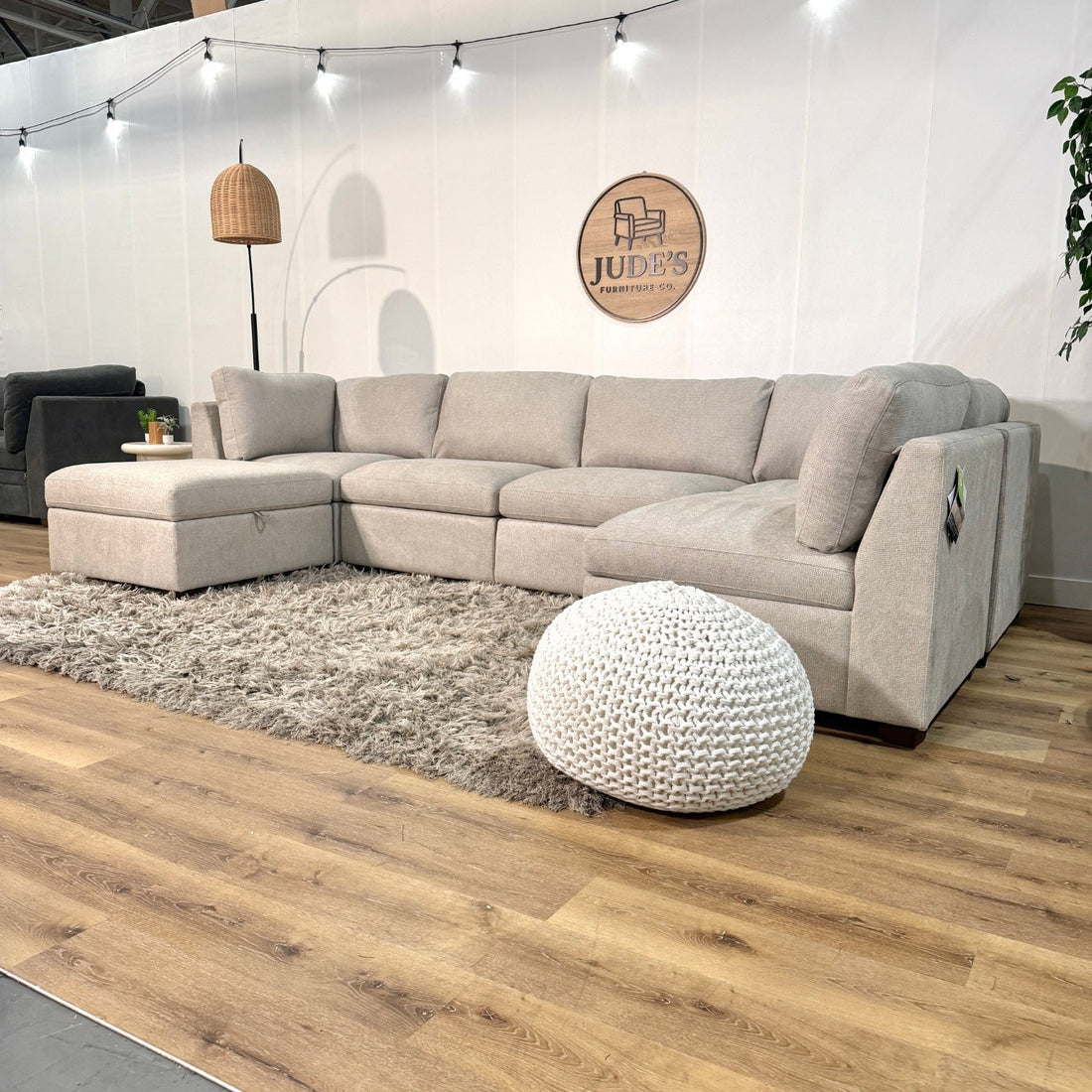 Thomasville Rockford 6-piece Fabric Modular Sectional with 2 Power Footrests