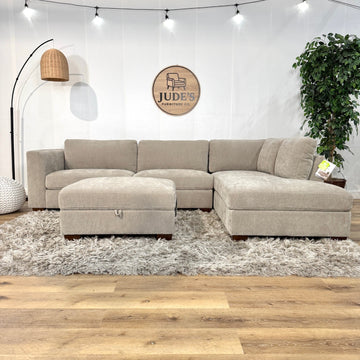 Thomasville Walsen Sectional with Storage Ottoman