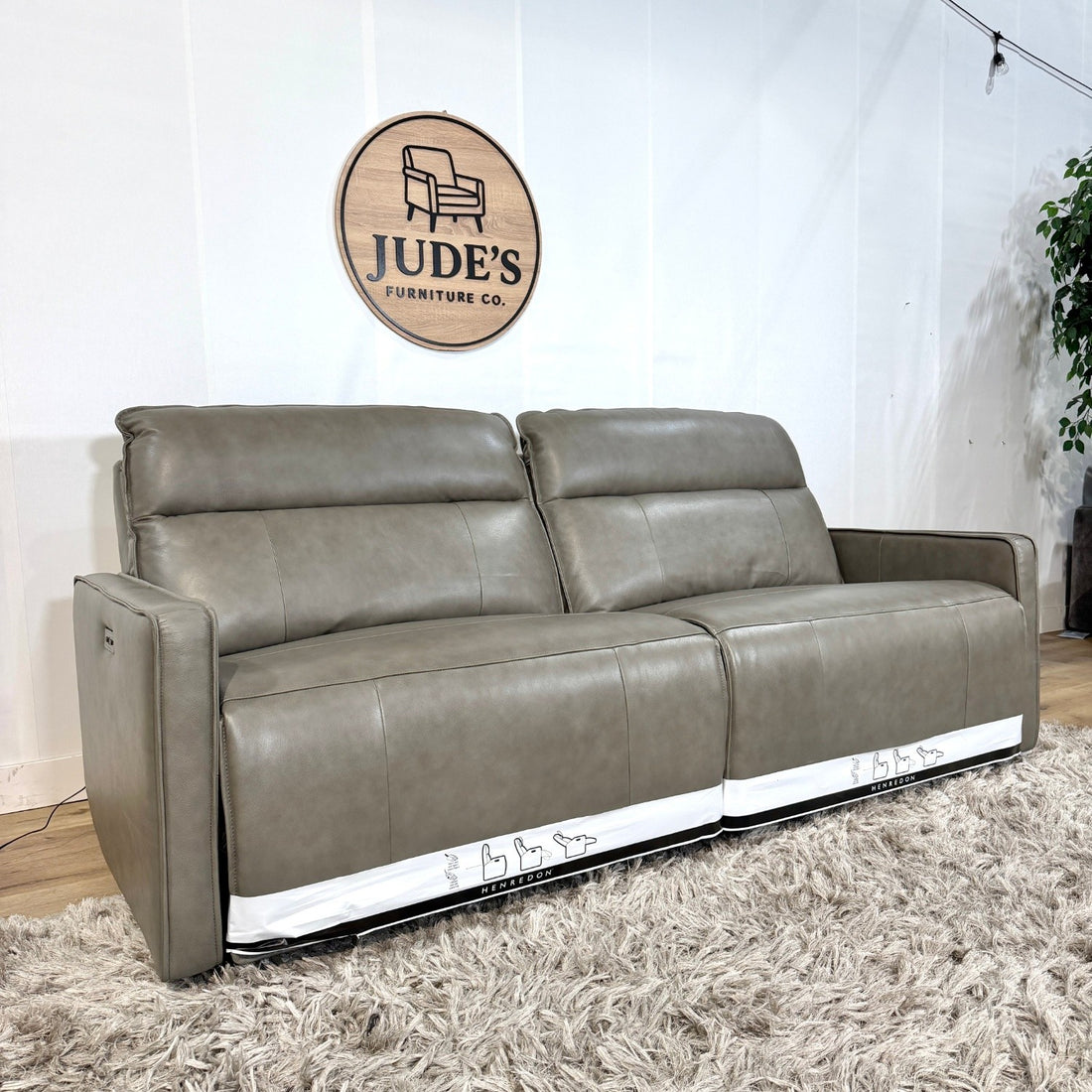 Henredon Keira Leather Zero-gravity Reclining Sofa
