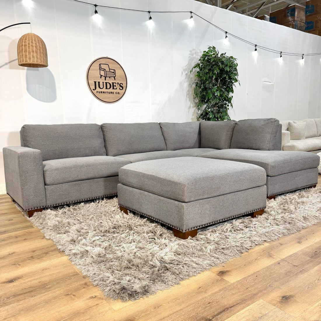 Thomasville Artesia Fabric Sectional with Ottoman